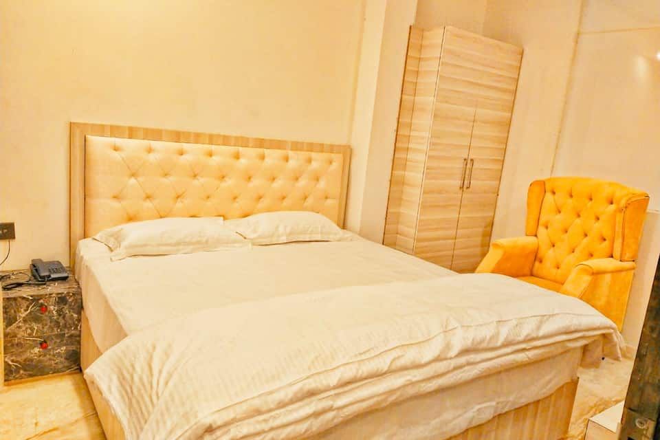 Shri Tirupati Residency Deluxe Double Room 4