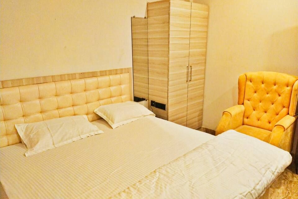 Shri Tirupati Residency Deluxe Double Room 3