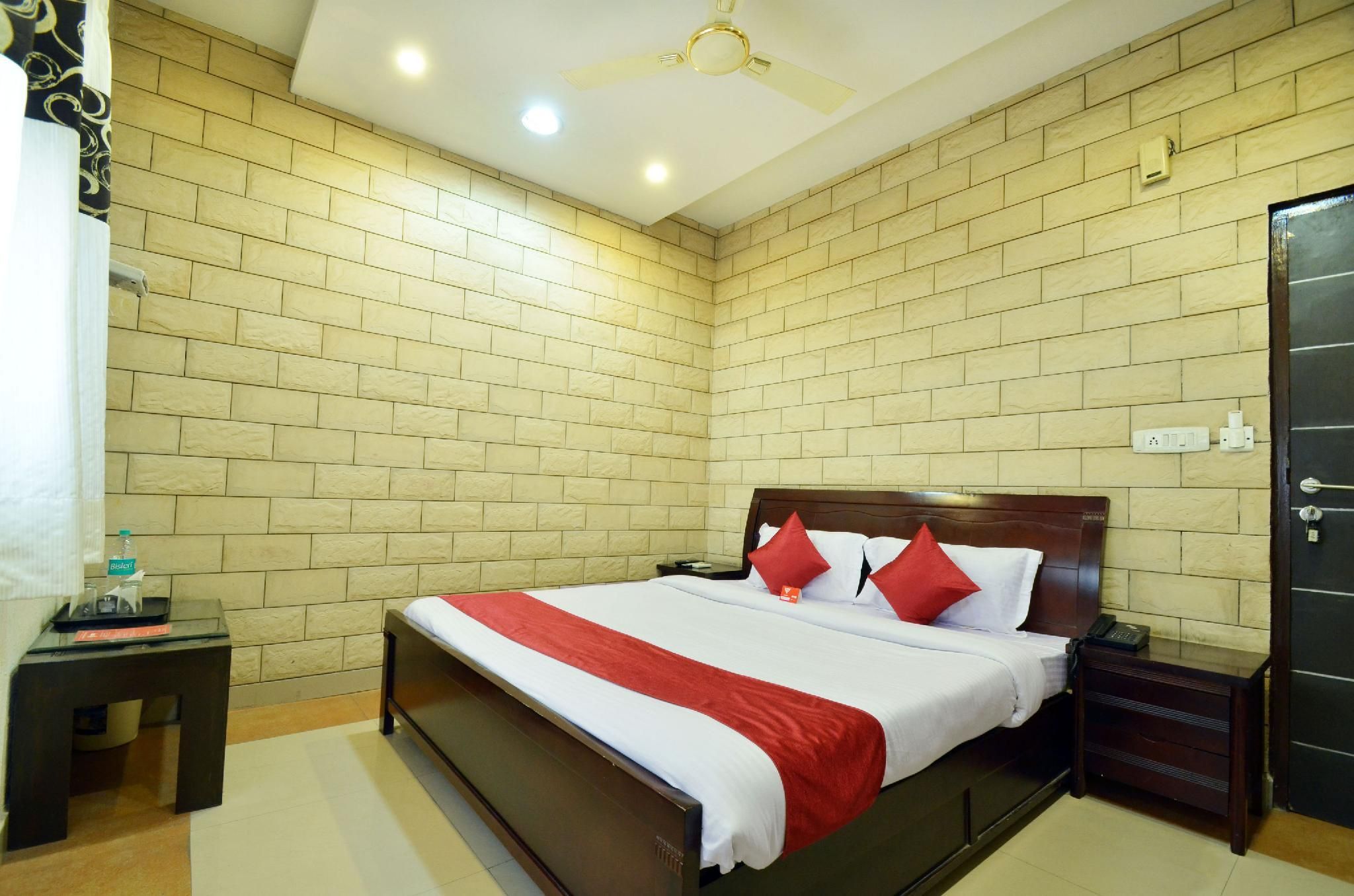 Oak Single Room - Generic - YCHS