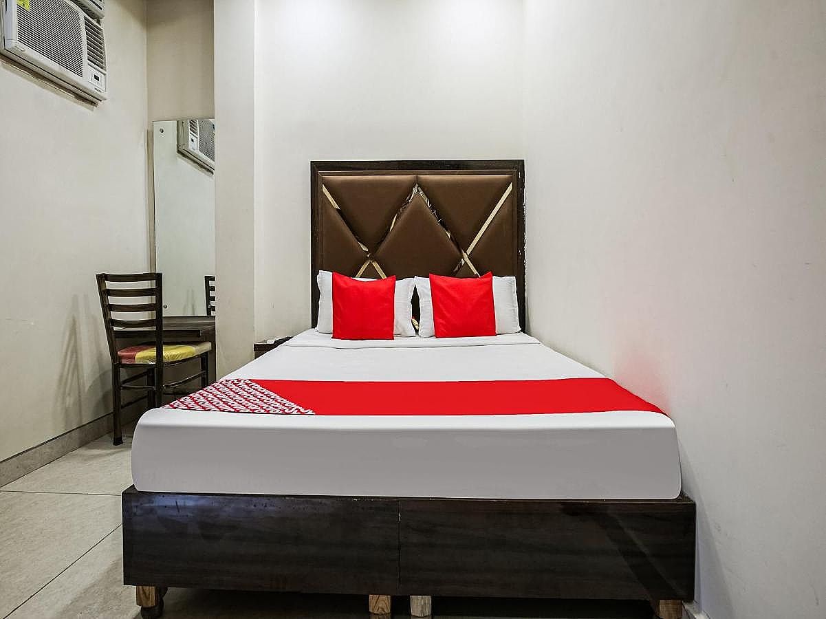 Hotel O by OYO Sunrise Classic Room 3