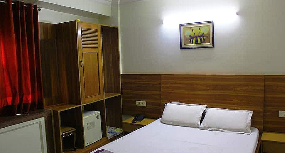 Bambi Hotel Deluxe Room 5