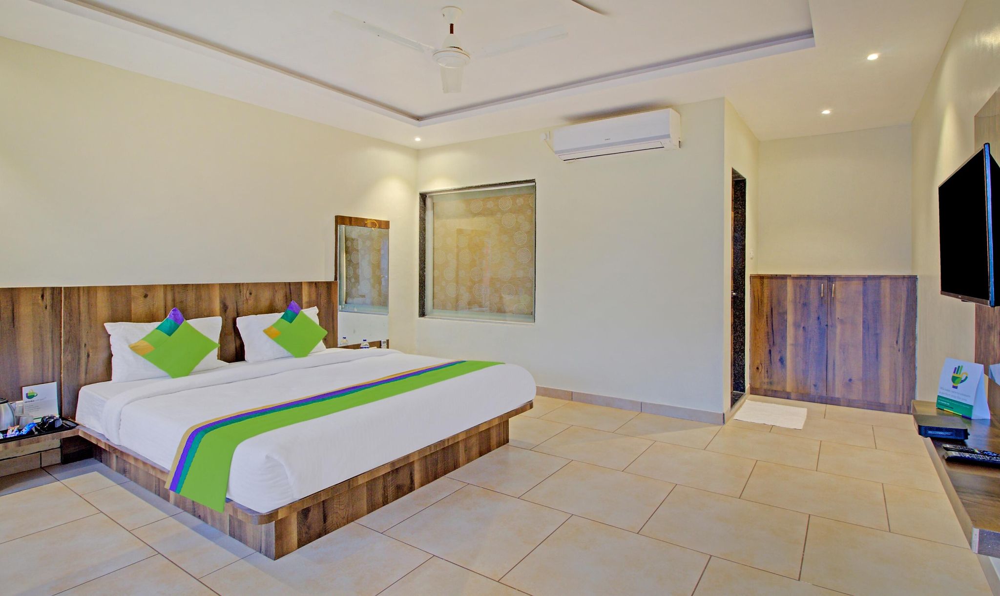 Treebo Nakshatra Cottages Mahabaleshwar Deluxe Double Room 5
