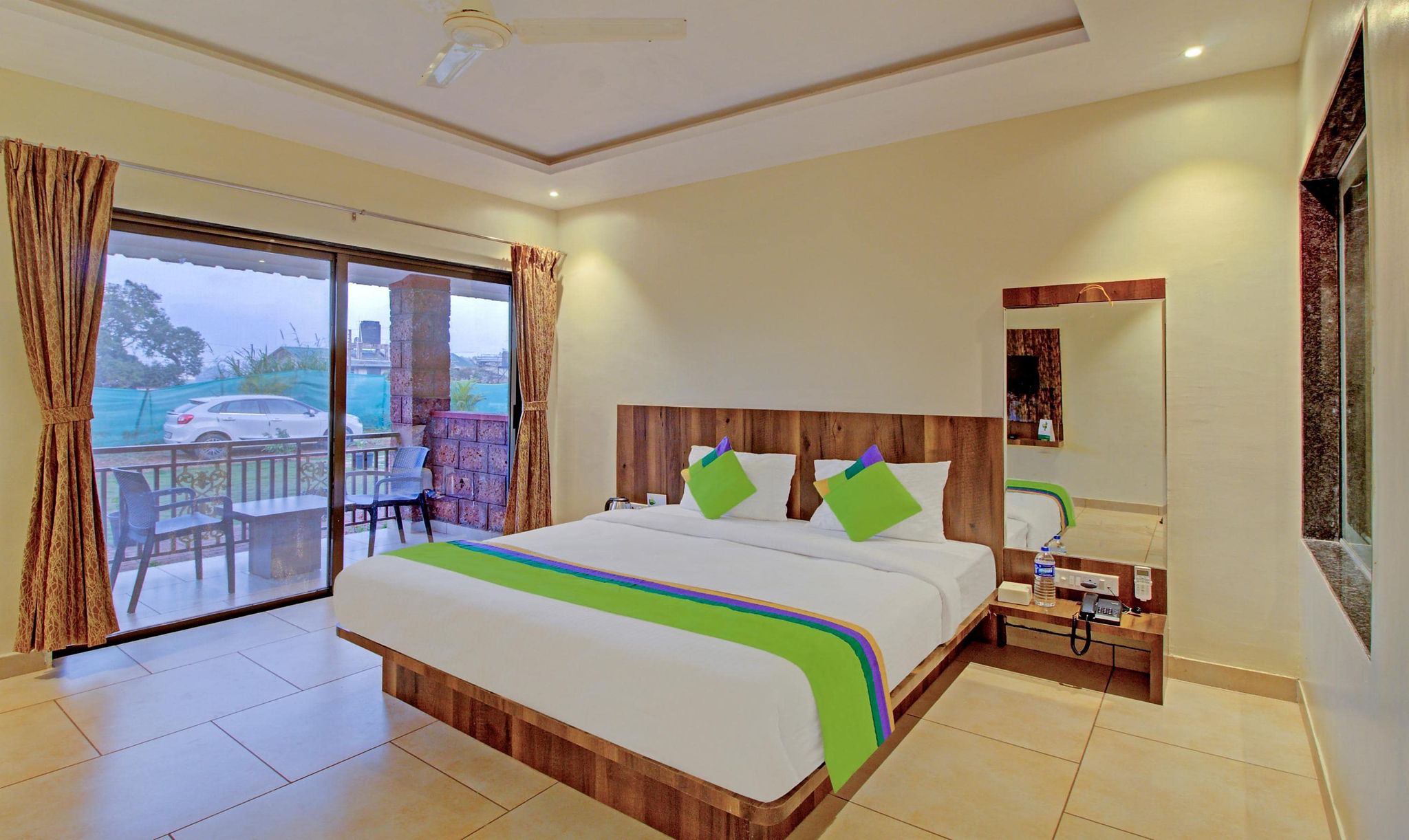 Treebo Nakshatra Cottages Mahabaleshwar Deluxe Double Room 2