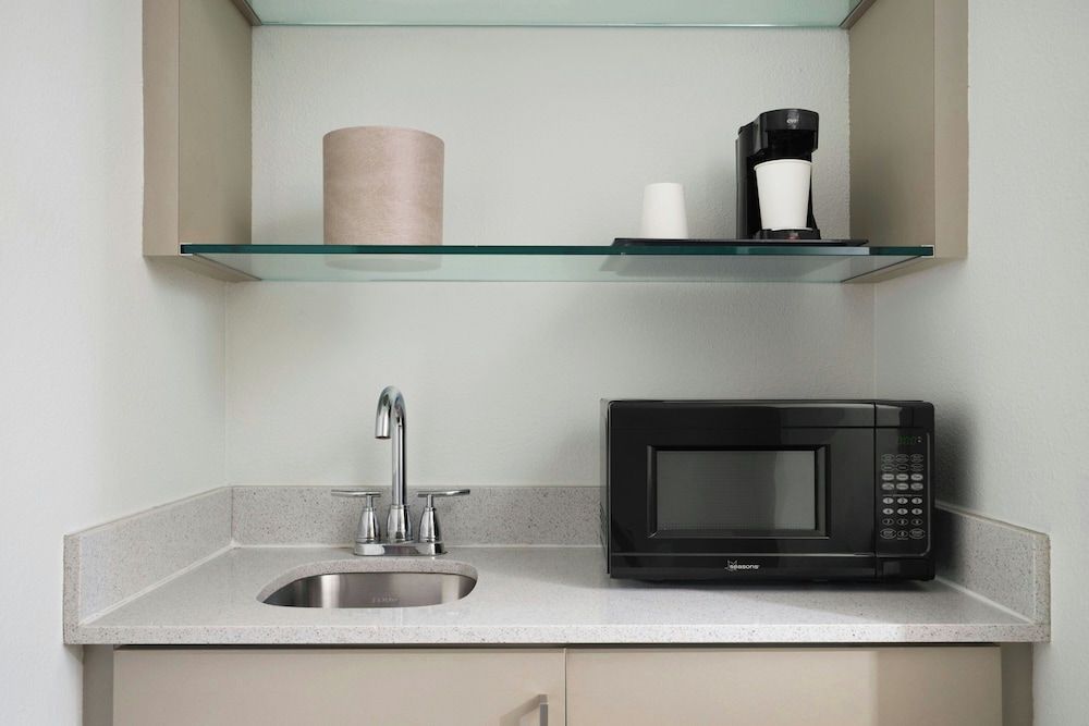 Springhill Suites by Marriott Chicago Downtown/ River North Studio, 1 King Bed with Sofa bed, Non Smoking 4