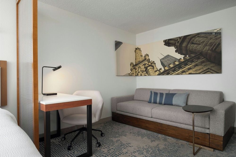 undefined Springhill Suites by Marriott Chicago Downtown/ River North 3