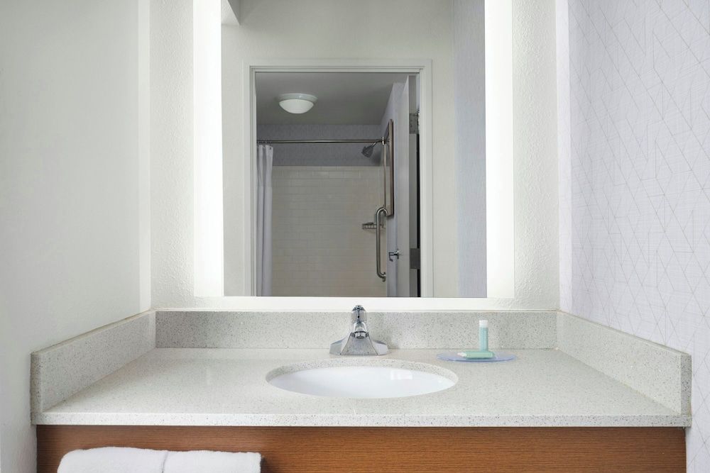 Springhill Suites by Marriott Chicago Downtown/ River North Studio, 1 King Bed with Sofa bed, Non Smoking 7