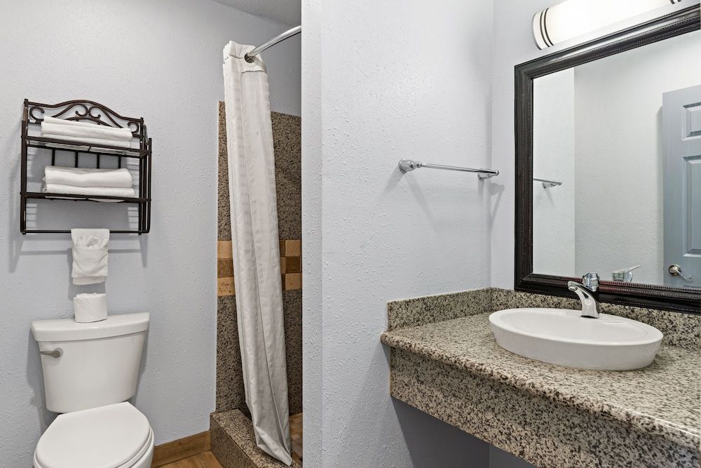 Bay Breeze Inn Standard Room, 1 Queen Bed 7