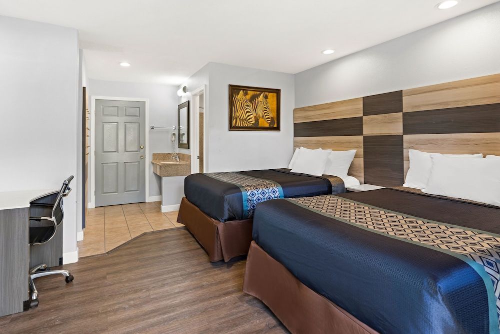 Bay Breeze Inn Deluxe Double Room, 2 Double Beds 2