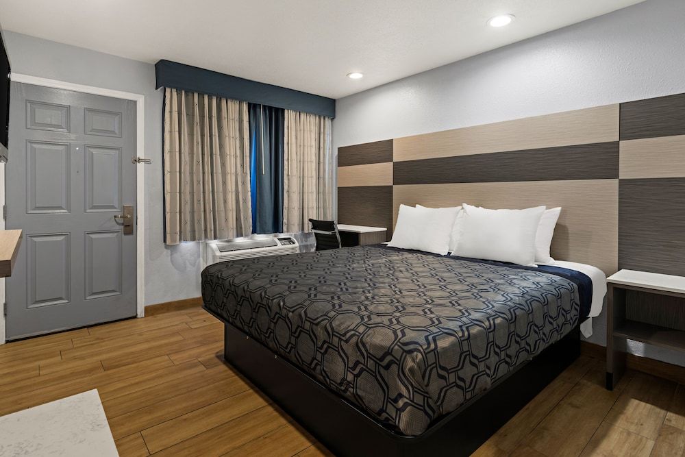 Bay Breeze Inn Standard Room, 1 Queen Bed 3