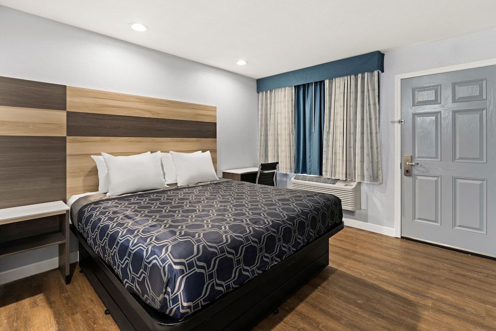 Bay Breeze Inn Standard Room, 1 King Bed 3