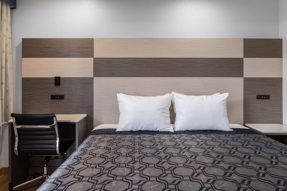 Bay Breeze Inn Standard Room, 1 King Bed 4