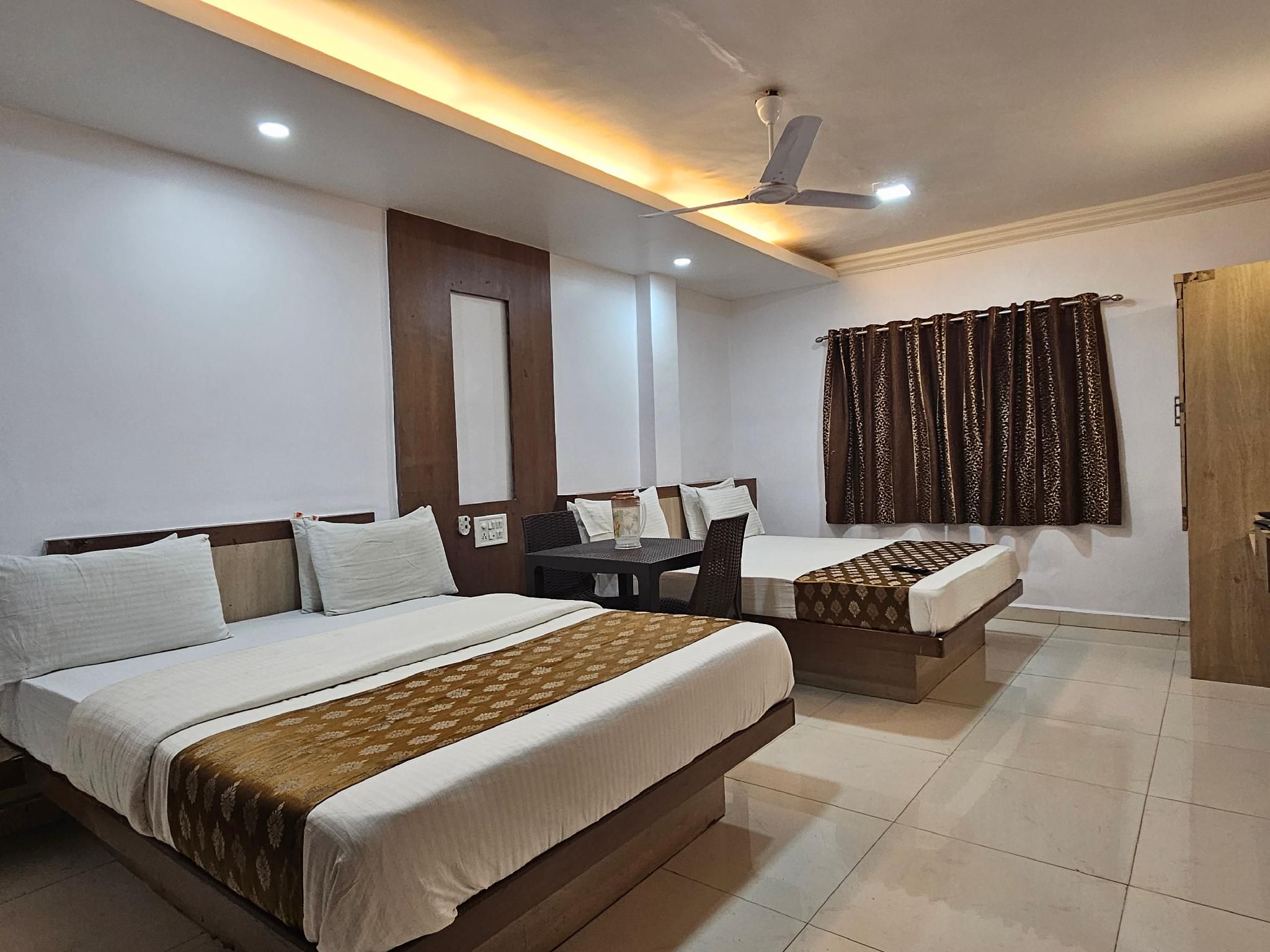 undefined Hotel Sunrise 9