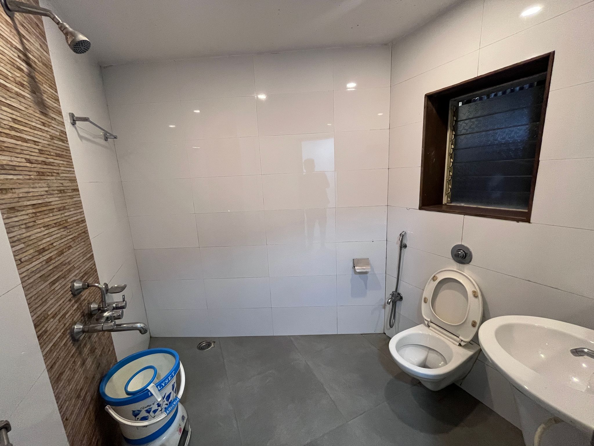 Hotel Anupama Deluxe Room 3 Bedded 8