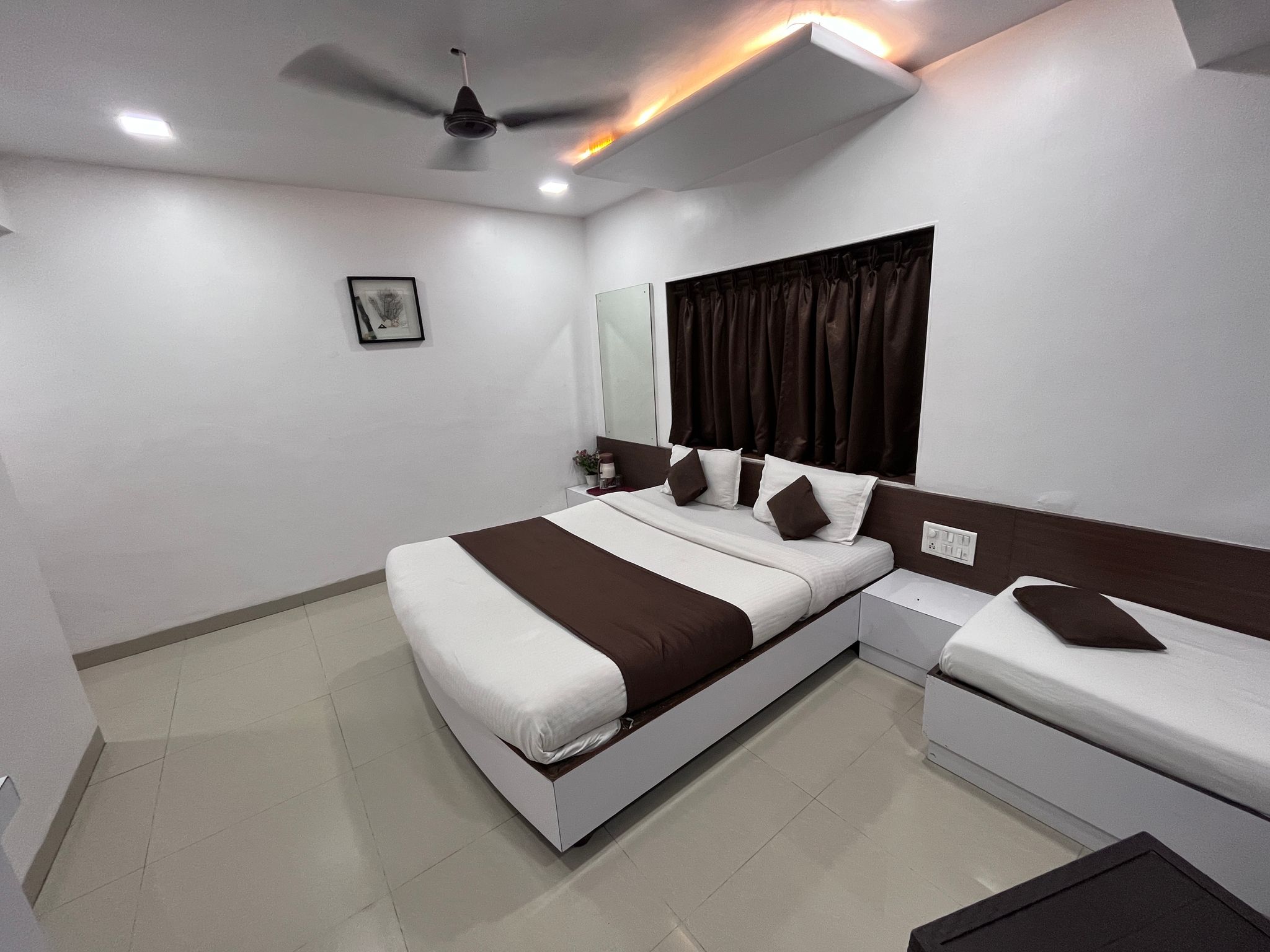 Hotel Anupama Deluxe Room 3 Bedded