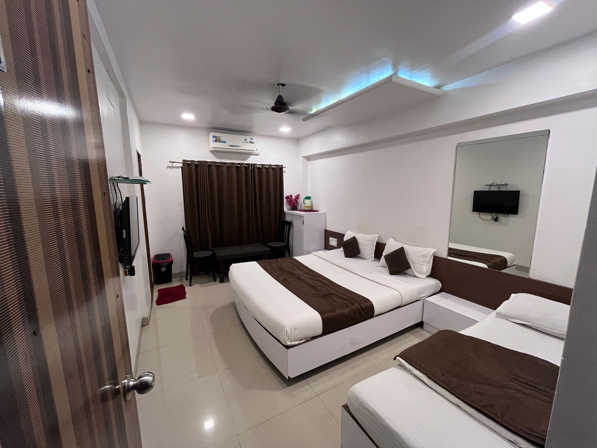 Hotel Anupama Deluxe Room 3 Bedded 6