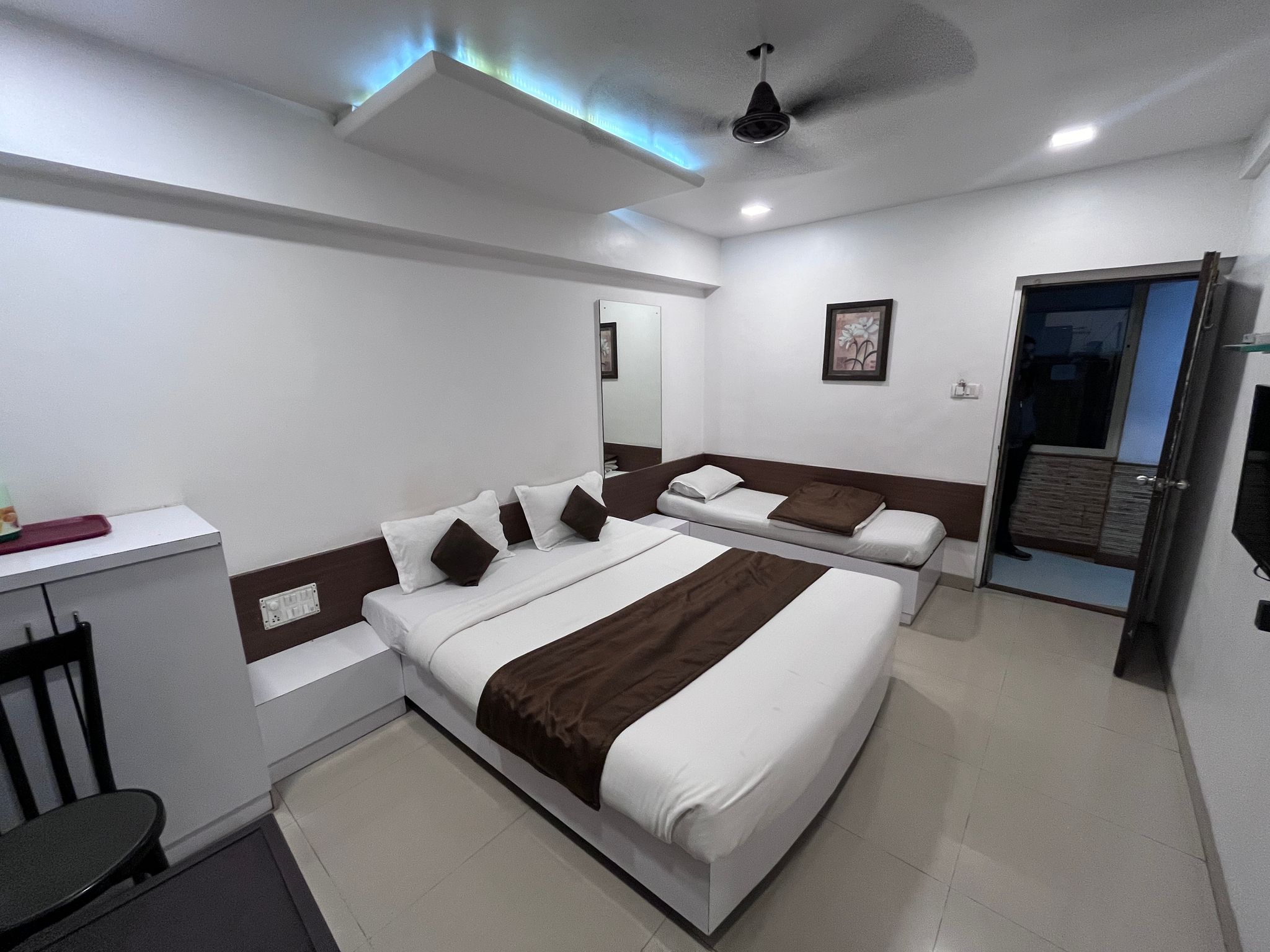 Hotel Anupama Deluxe Room 3 Bedded 3