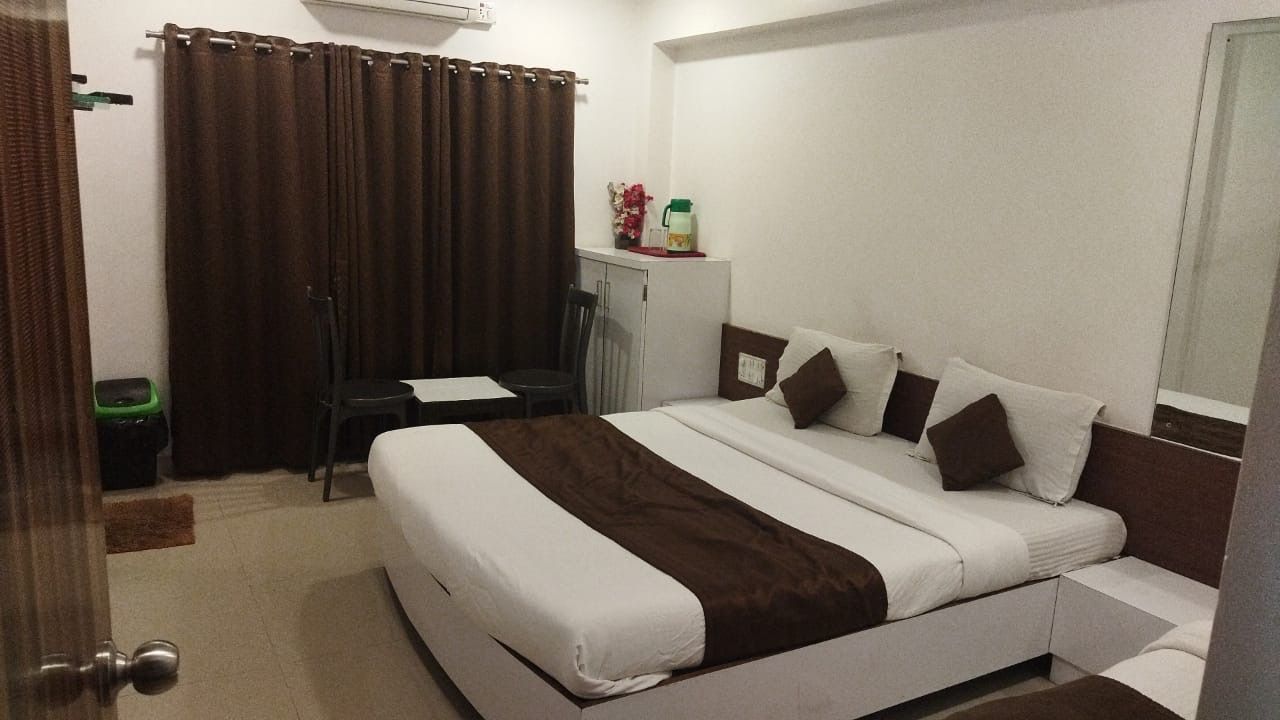 Hotel Anupama Deluxe Room 3 Bedded 5