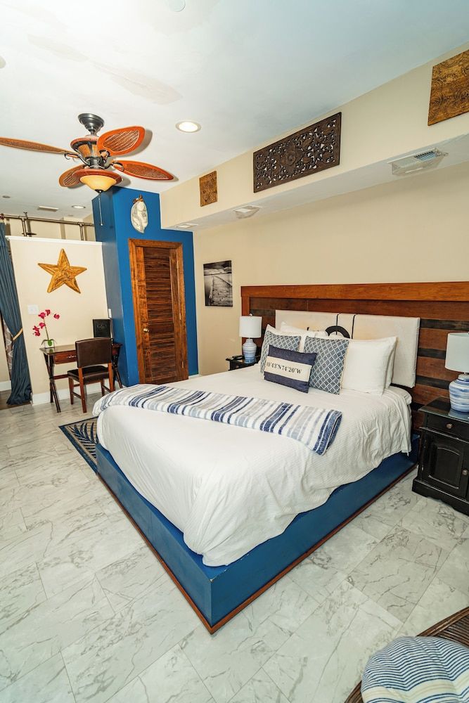 Water's Edge Inn - Adults Only Room 8