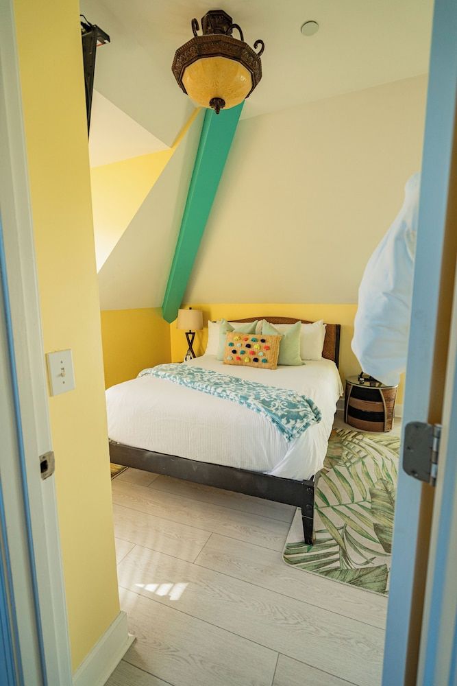 Water's Edge Inn - Adults Only Room 4