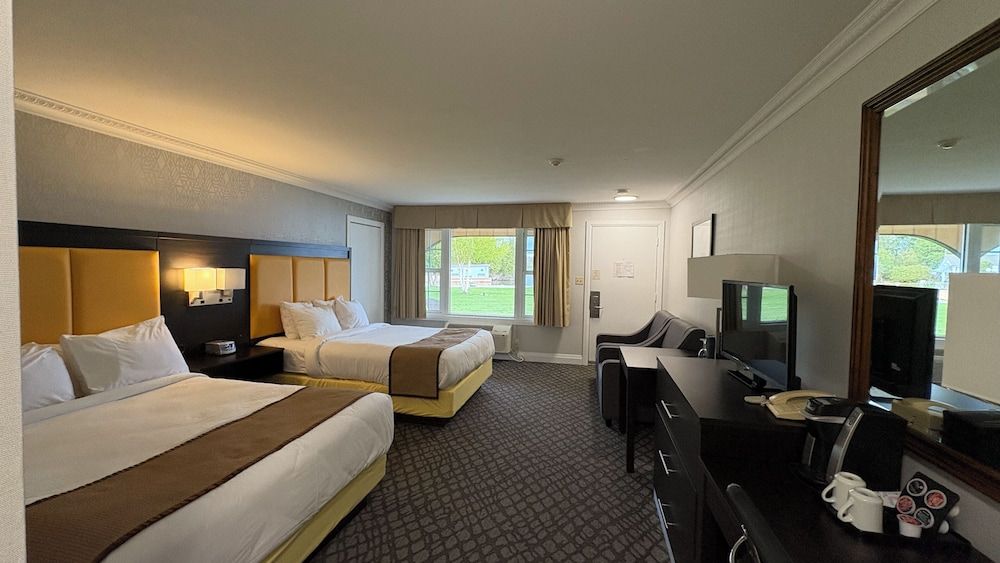 The Gananoque Inn Exclusive Room 3