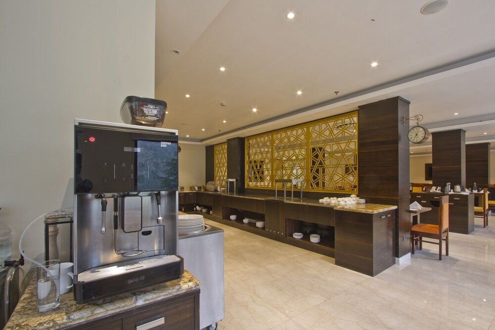 Beyond Stay Himalayan Monal Manali