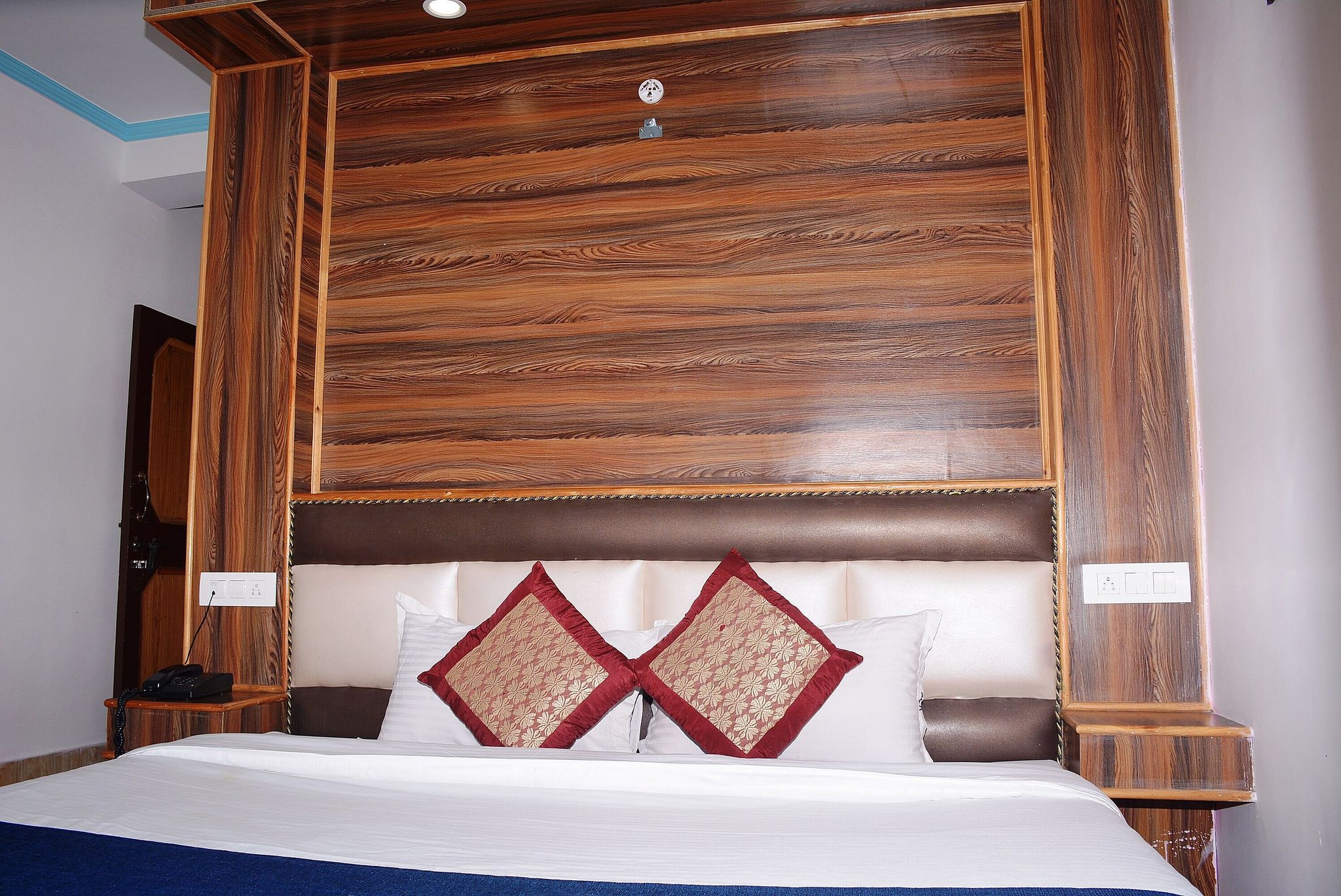Hotel Vikrant Inn @ Mall Road 100 Meters Walk