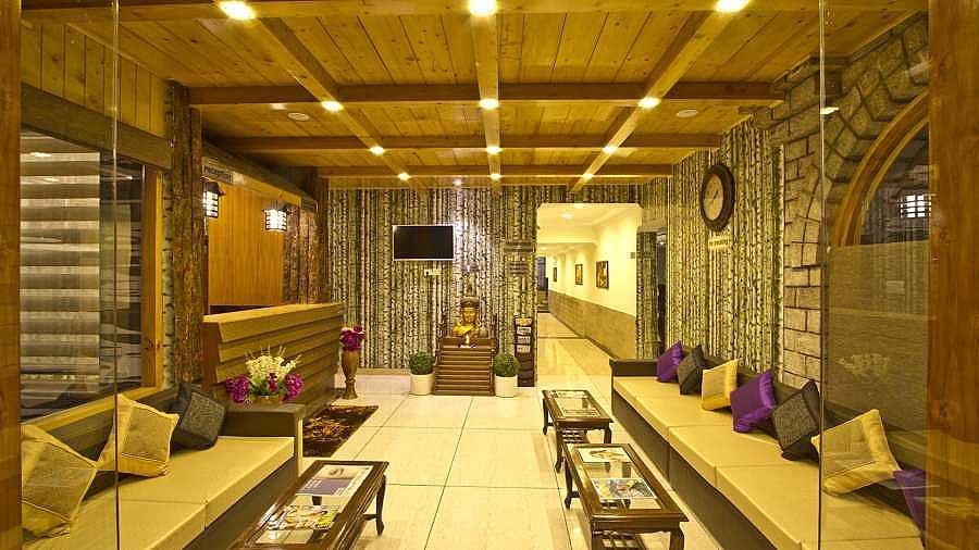 Holiday Heaven -Pure veg Hotel Walking to Mall Road