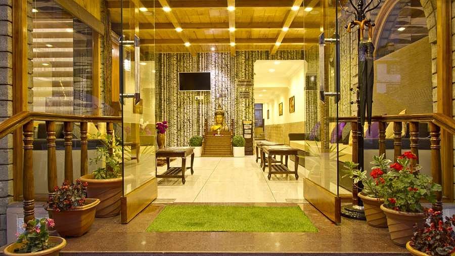 Holiday Heaven -Pure veg Hotel Walking to Mall Road
