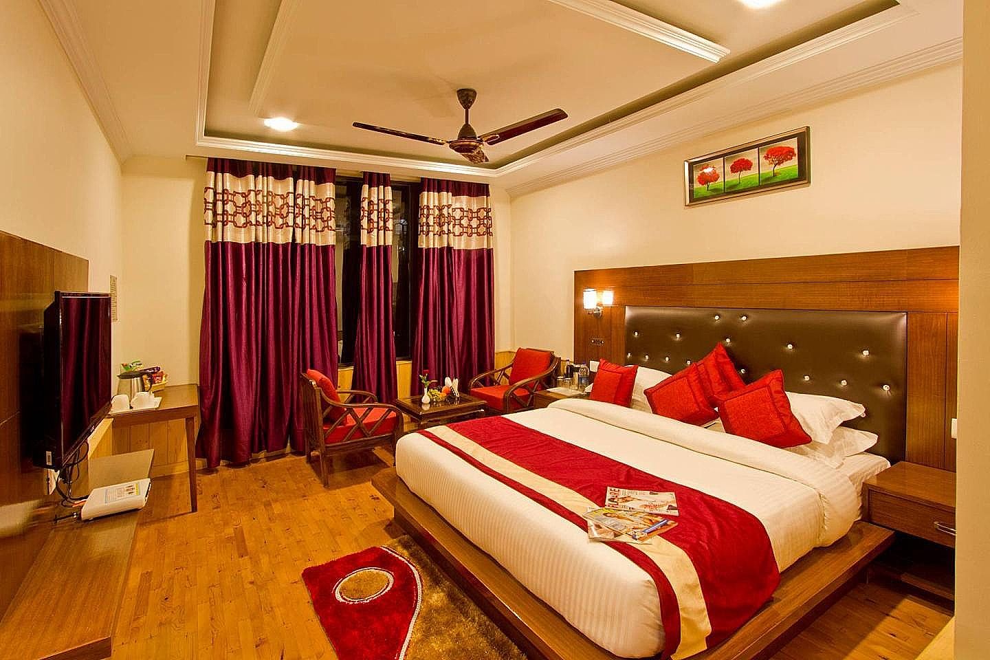 Holiday Heaven -Pure veg Hotel Walking to Mall Road
