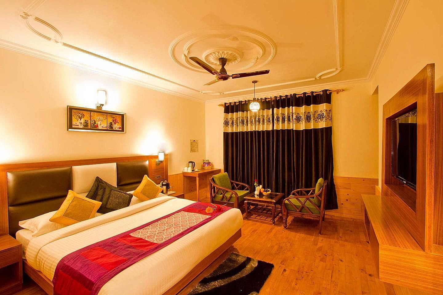 Holiday Heaven -Pure veg Hotel Walking to Mall Road