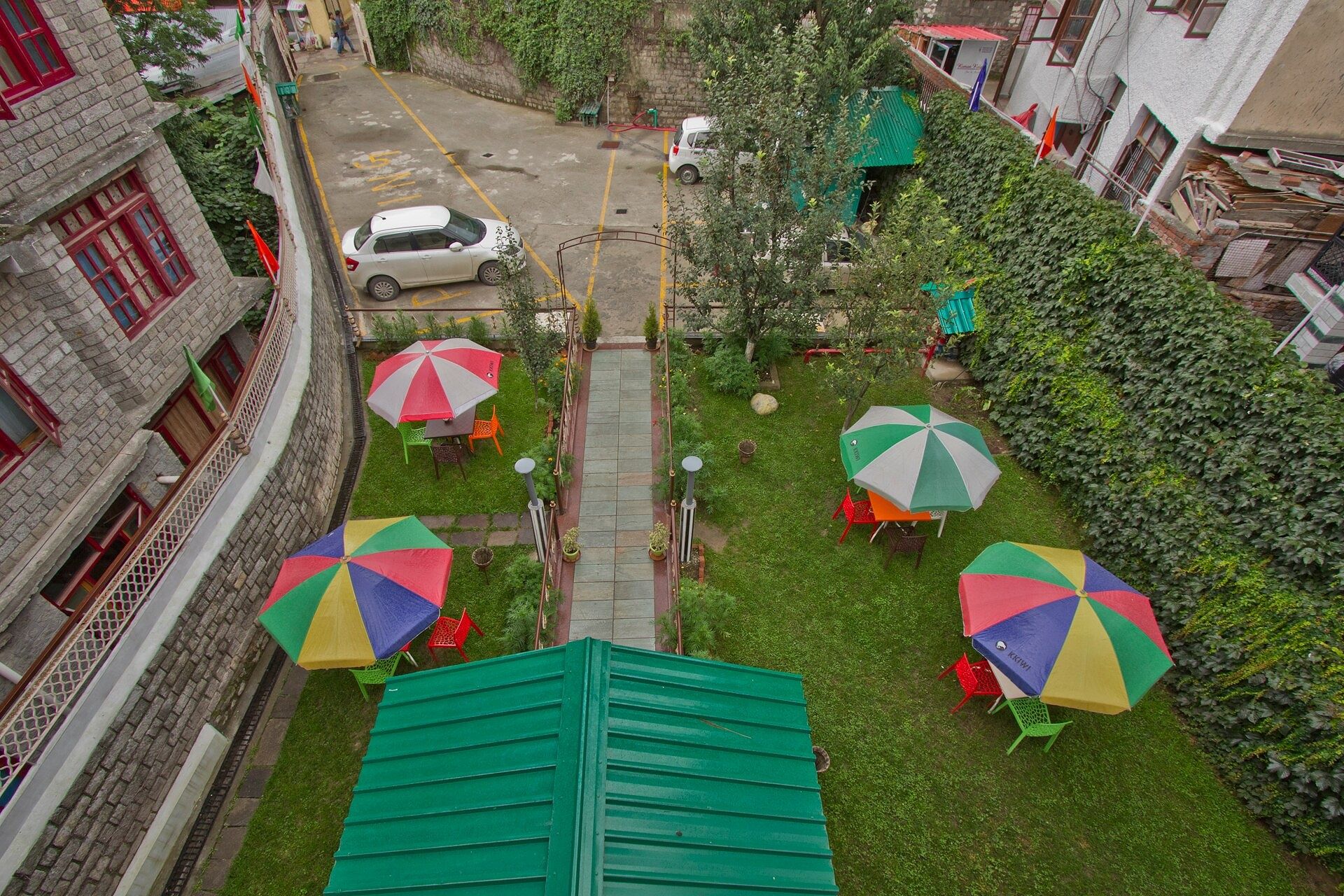Holiday Heaven -Pure veg Hotel Walking to Mall Road