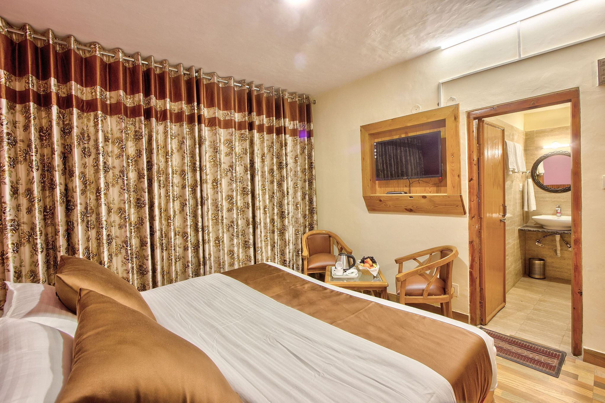 Hotel Ibex Manali Deluxe Room 8