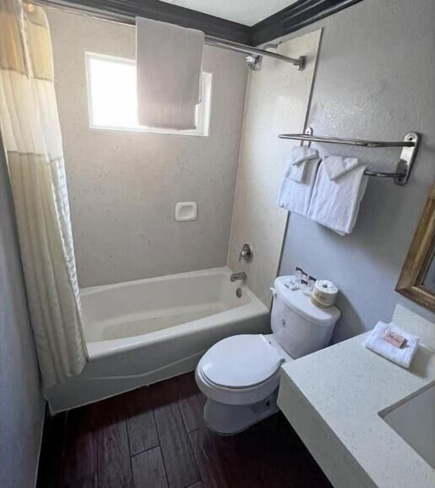 Anchorage Inn Lakeport Double Room, 2 Double Beds, Non Smoking 3