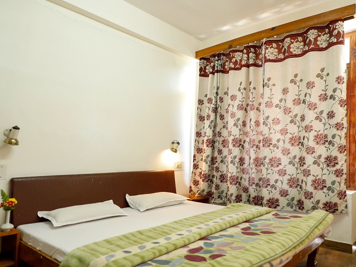 Tourist Hotel Cozy Economy Double Bedroom 2