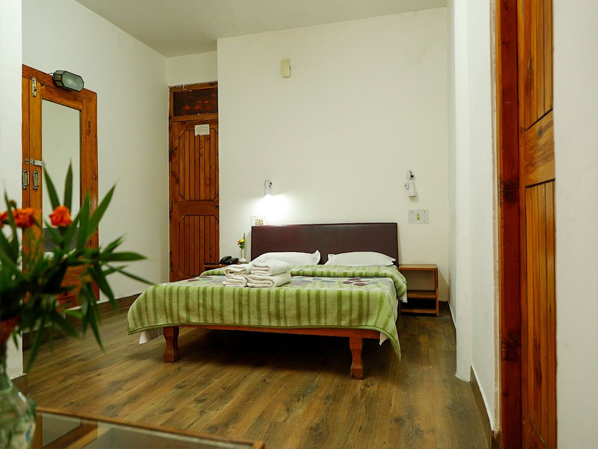 Tourist Hotel Cozy Economy Double Bedroom 3
