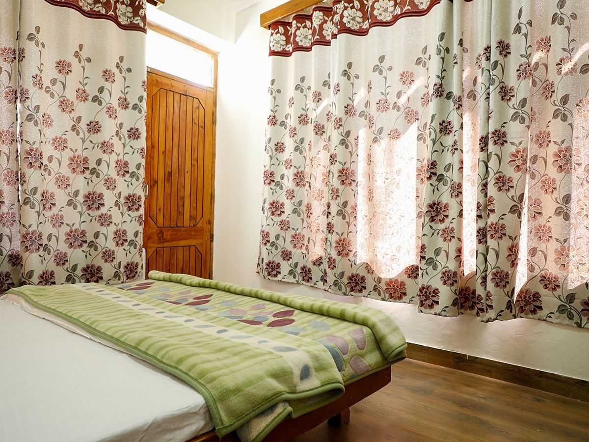 Tourist Hotel Cozy Economy Double Bedroom 6