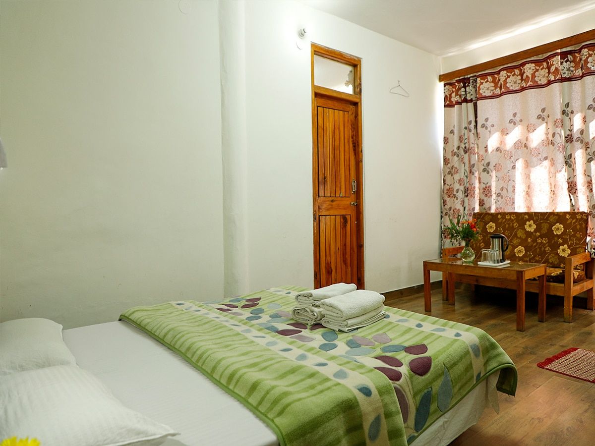 Tourist Hotel Cozy Economy Double Bedroom 5