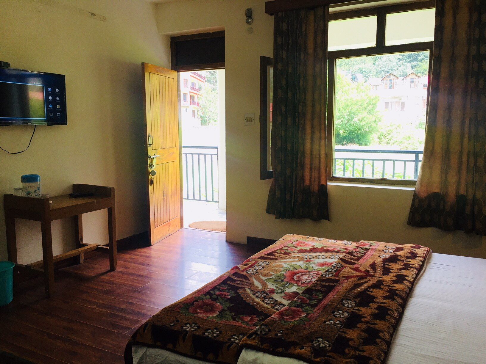 Tourist Hotel Cozy Economy Double Bedroom 12