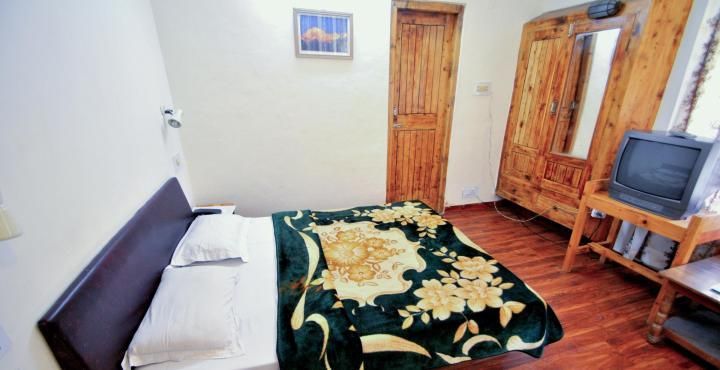 Cozy Economy Double Bedroom