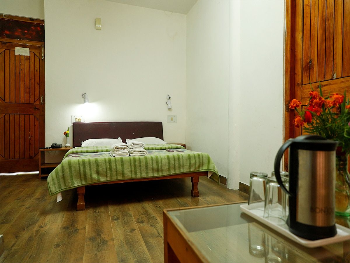 Tourist Hotel Cozy Economy Double Bedroom 13