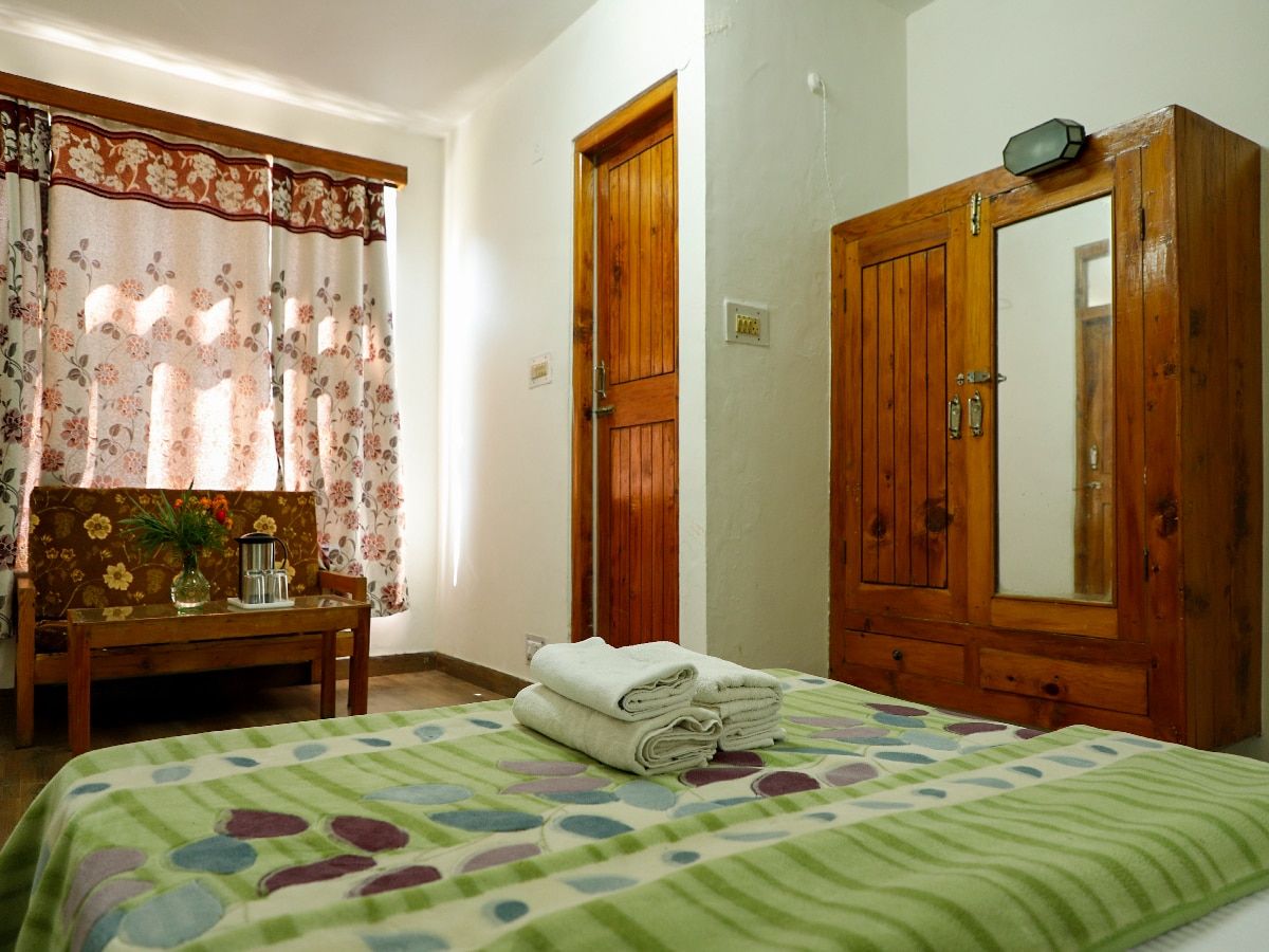 Tourist Hotel Cozy Economy Double Bedroom 7