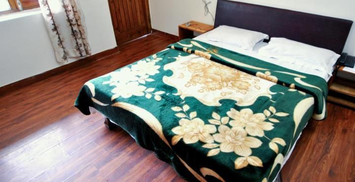 Tourist Hotel Cozy Economy Double Bedroom 4