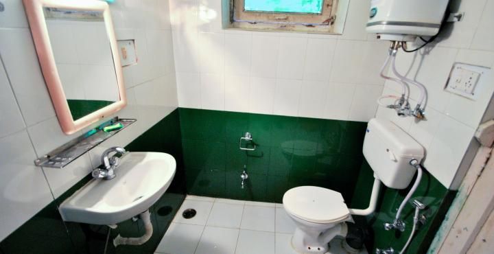 Tourist Hotel Cozy Economy Double Bedroom 11