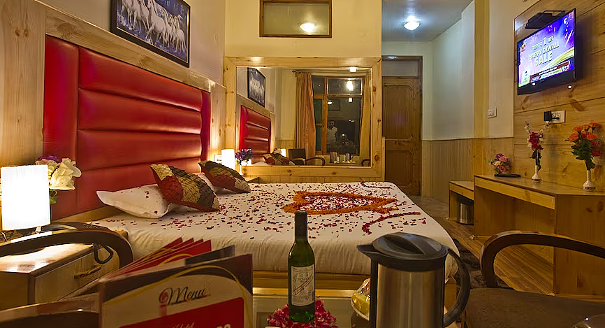 EXECUTIVE ROOM WITH PRIVATE BALCONY & MOUNTAIN VIEW