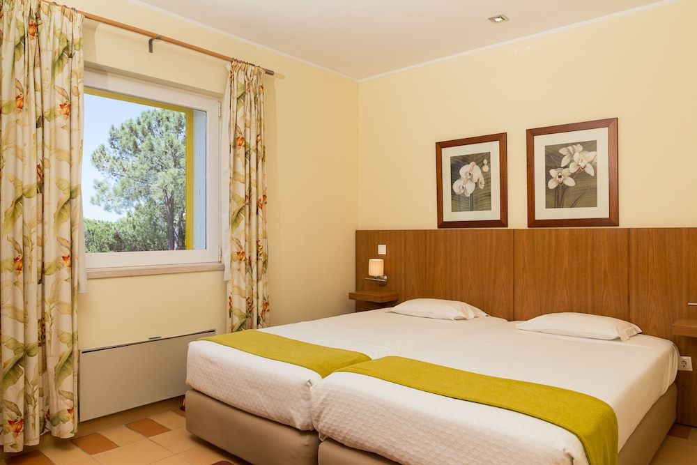 Pinhal da Marina Apartamentos Turisticos Apartment, 1 Bedroom, Pool View