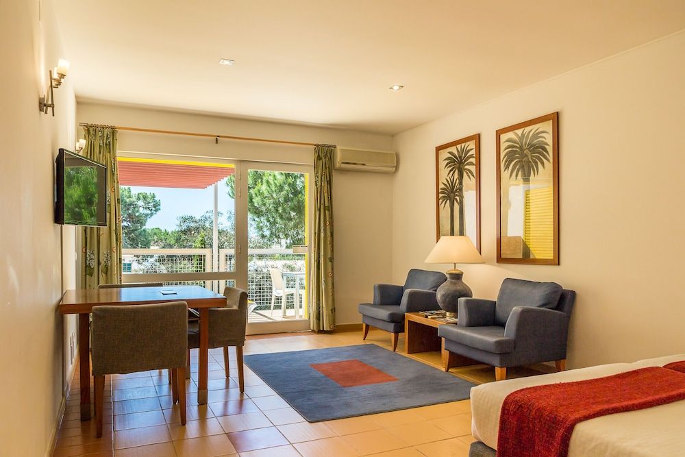 Pinhal da Marina Apartamentos Turisticos Studio, Pool View 4