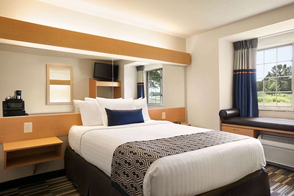 Studio Suite, 1 Queen Bed, Accessible, Non Smoking (Mobility Accessible)