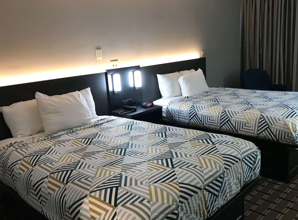 Studio 6 Suites Tupelo, MS - North Standard Room, 2 Double Beds, Non Smoking, Refrigerator & Microwave 3