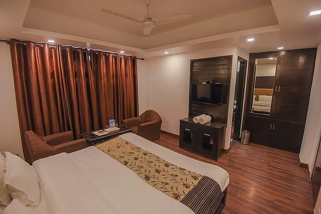 Deluxe Room ( With Window )