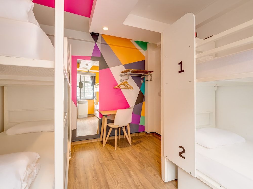 undefined Generator London 8